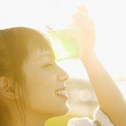 炭酸水でシャンプーをするだけで、髪サラッサラ♪ヘアケアへの効果と使い方まとめ